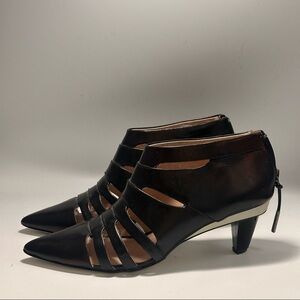 L.A.M.B leather shoes size 9